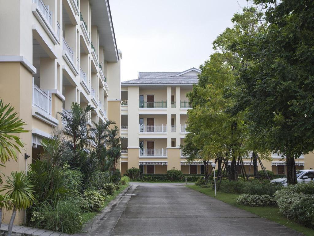 The One Residence Hotel Bangkok Exterior foto