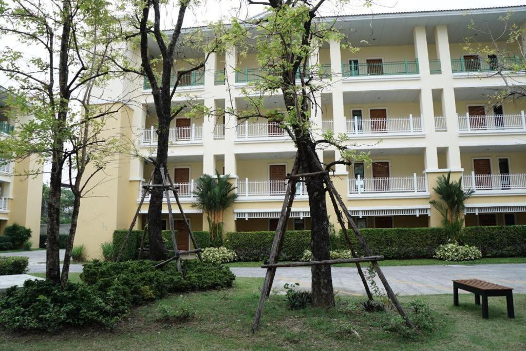The One Residence Hotel Bangkok Exterior foto